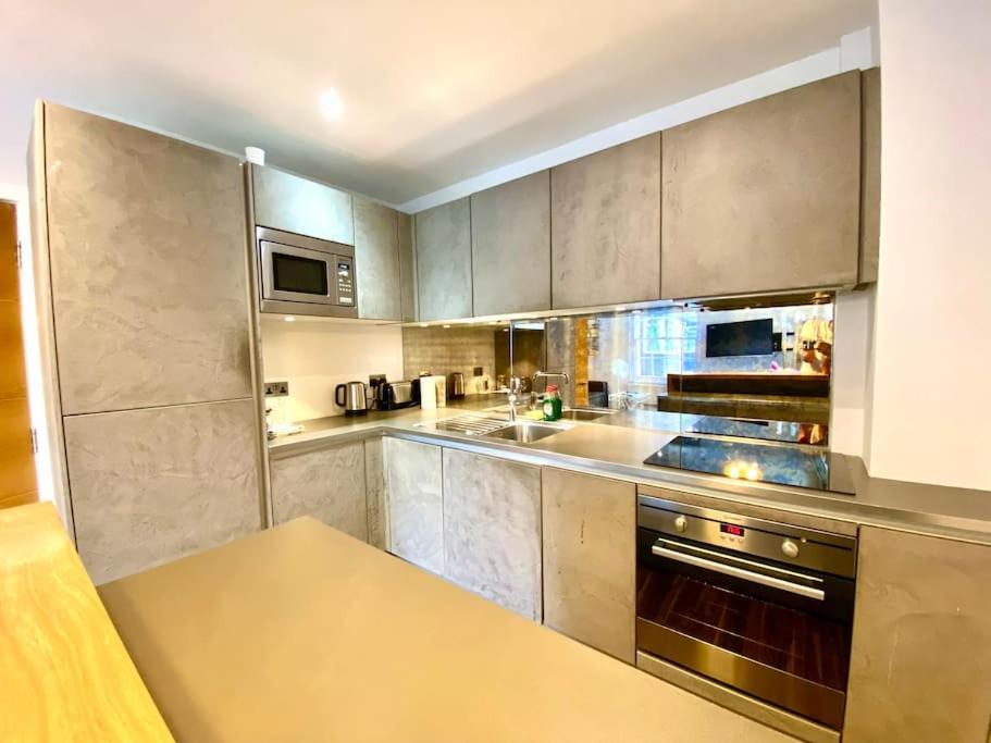 Stunning Little House On Poole Quay - Free Secure Parking & Wifi - In The Heart Of The Old Town - Great Location - Free Parking - Fast Wifi - Smart Tv - Newly Decorated - Sleeps 2! Close To Poole & Bournemouth & Sandbanks Exterior foto